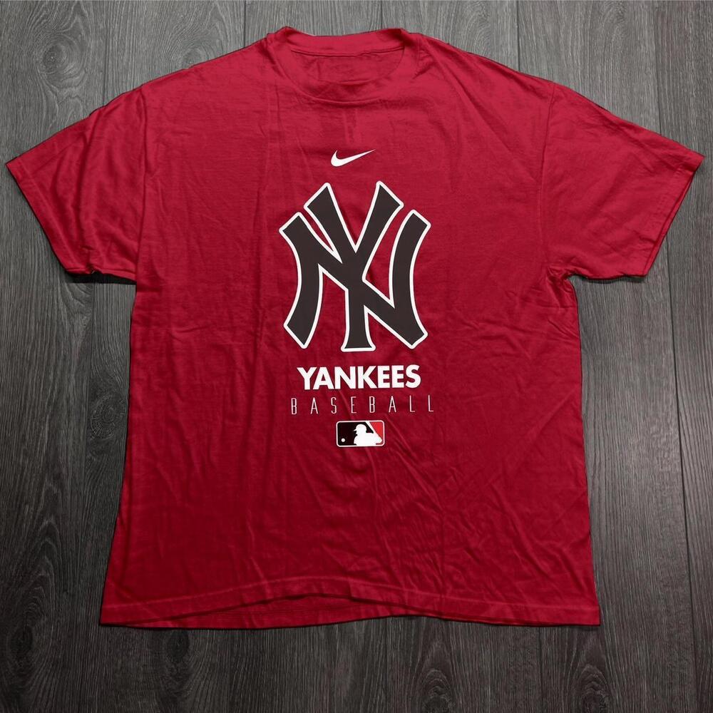 Red New York Yankees T-Shirt